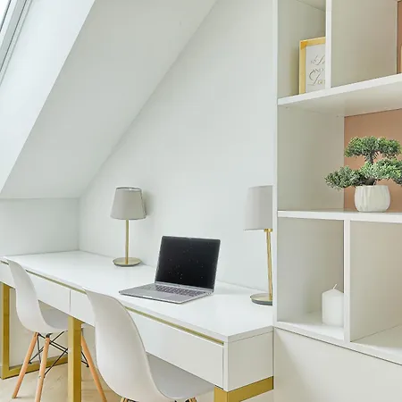 Premium X Free Parking X 24x7 *