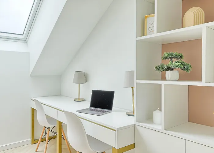 Premium X Free Parking X 24x7 *